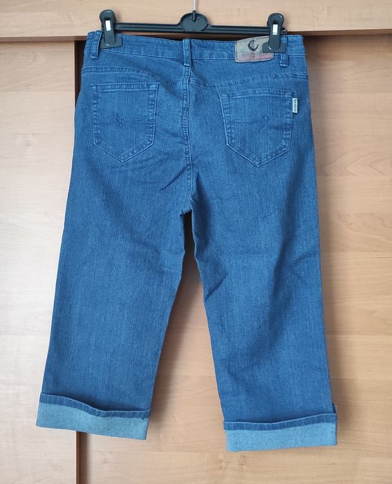 Spodnie jeansowe 3/4 w bardzo dobrym stanie, rozmiar S/M