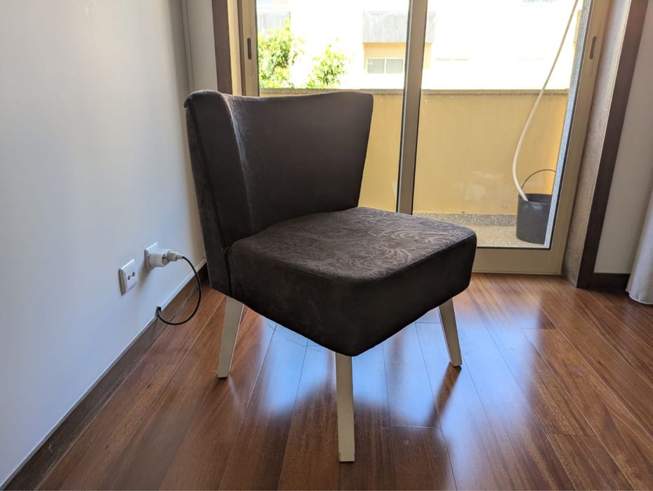 Cadeirão preto como novo