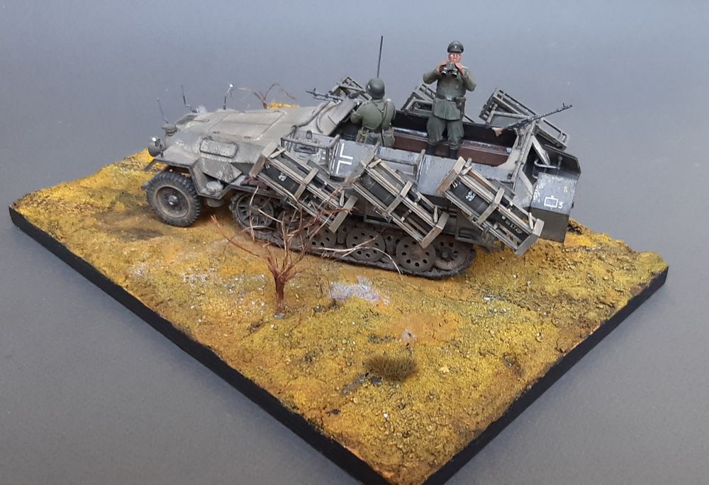 Модель немецкого бтр  Sd.Kfz. 251/1 Aust B Ханомаг 1/35