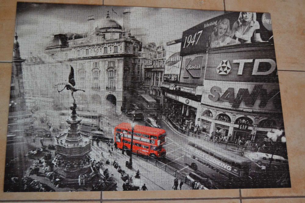 Vários puzzles 1000pcs montados