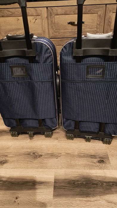 Sprzedam walizki średnie, materiałowe