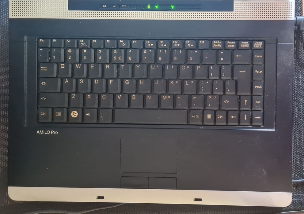 Laptop Fujitsu Siemens Amilo pro V3515 zasilacz