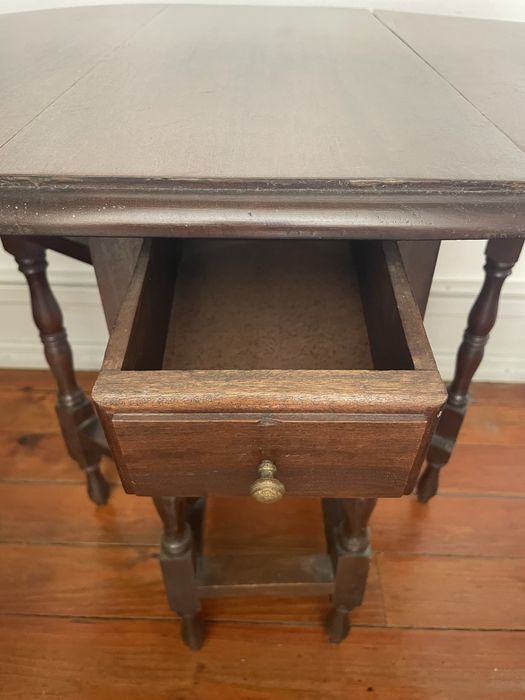 Mesa de apoio de madeira