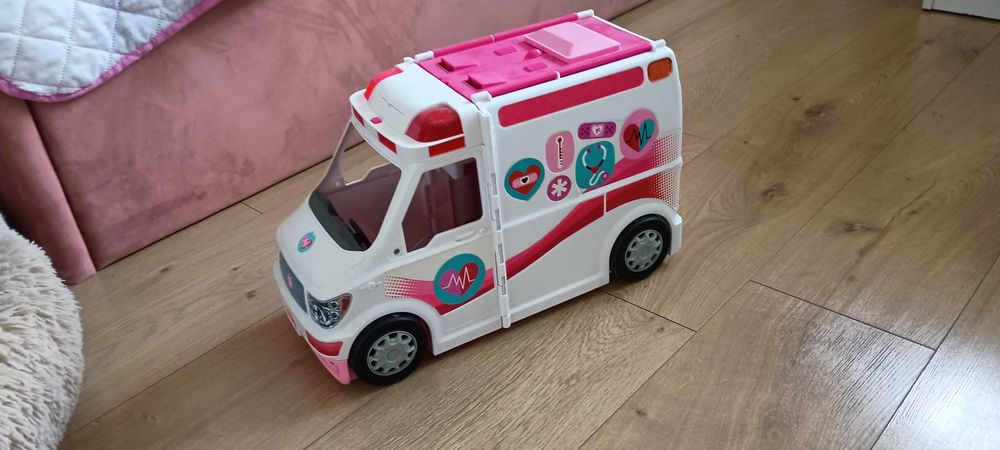 Karetka Barbie samochód