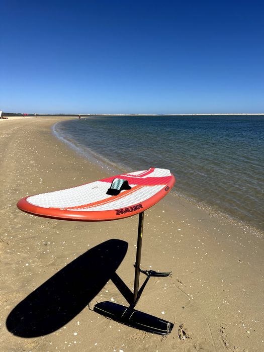 Naish foilboard/ directional + 95 cm carbon must + 1000 carbon wing!
