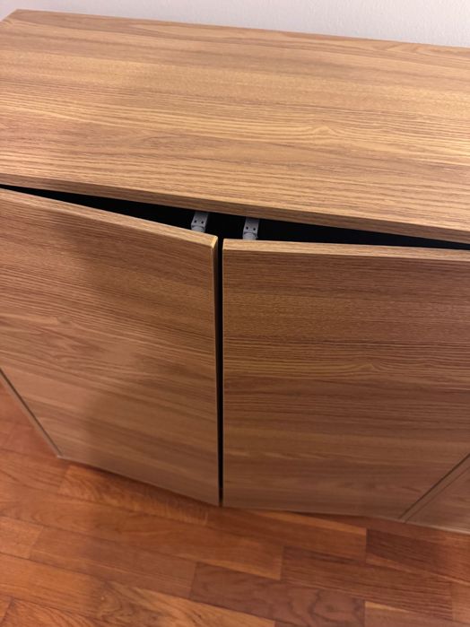 Dois móveis aparadores