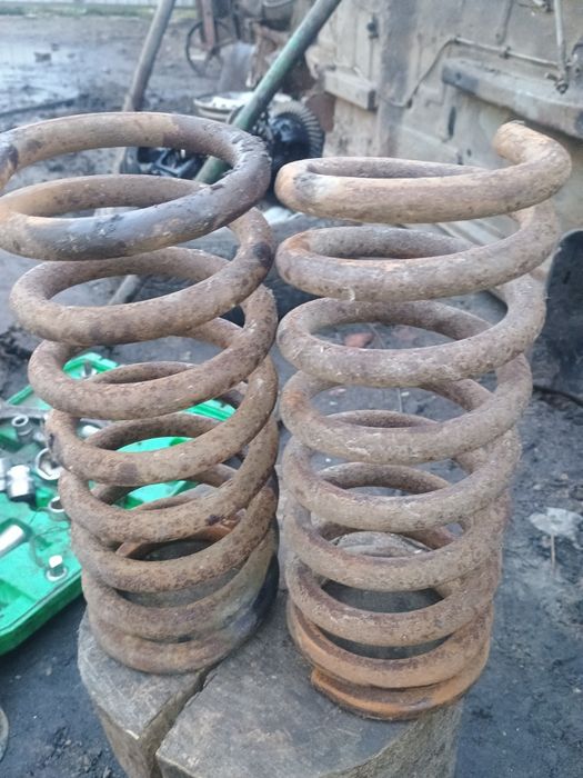 Продам дкомплект пружин