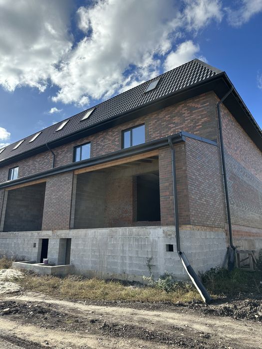 Продам таунхаус в самому Парку Перемоги