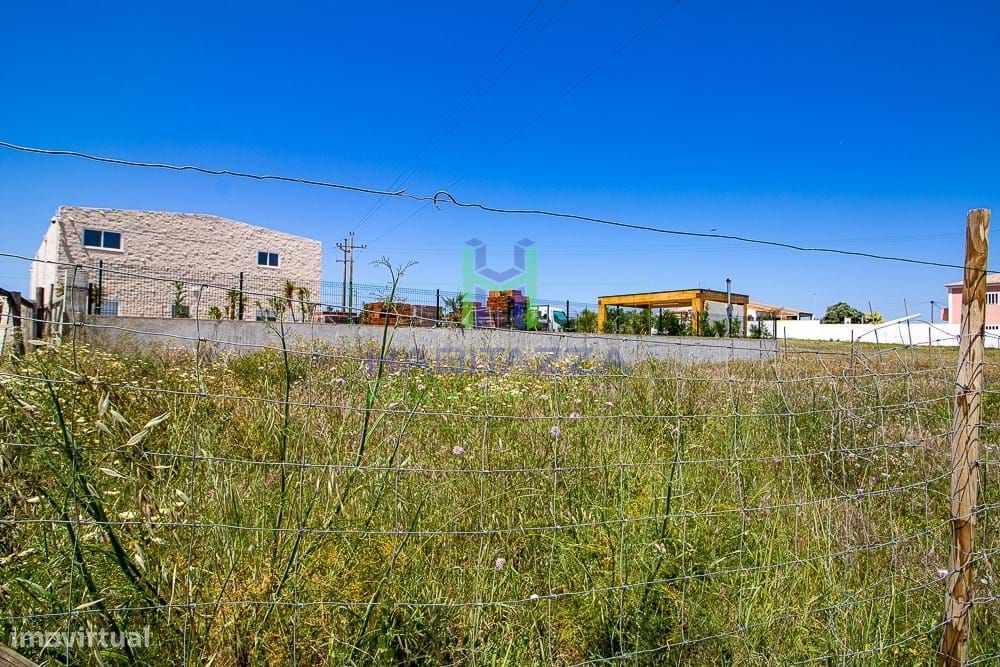 Terreno de 400 m2 para fins comerciais, em Odiáxere