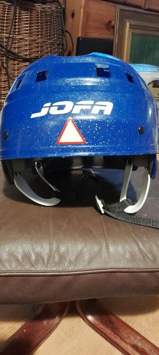 Kask do hokeja z Szwecji