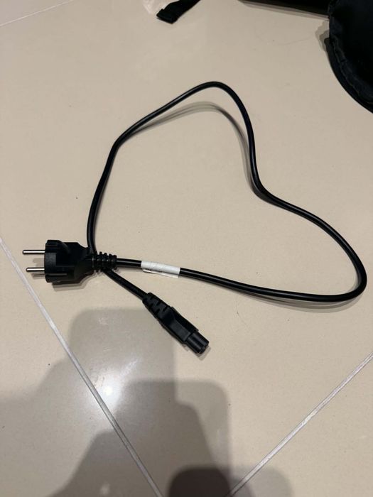 Laptop roczny lenovo 3 razy wlaczany nie uzywany praktycznie