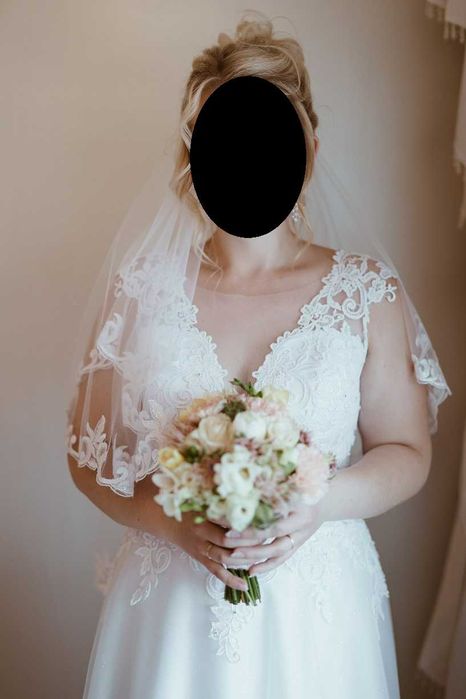 Śnieżno - biała suknia ślubna