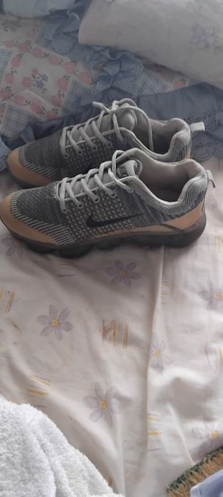 Nr, tenis da nike cinzento