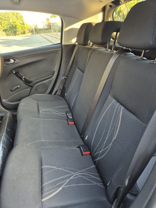 Peugeot 208 1.2 VTi Active – 2013 – 156.000 km