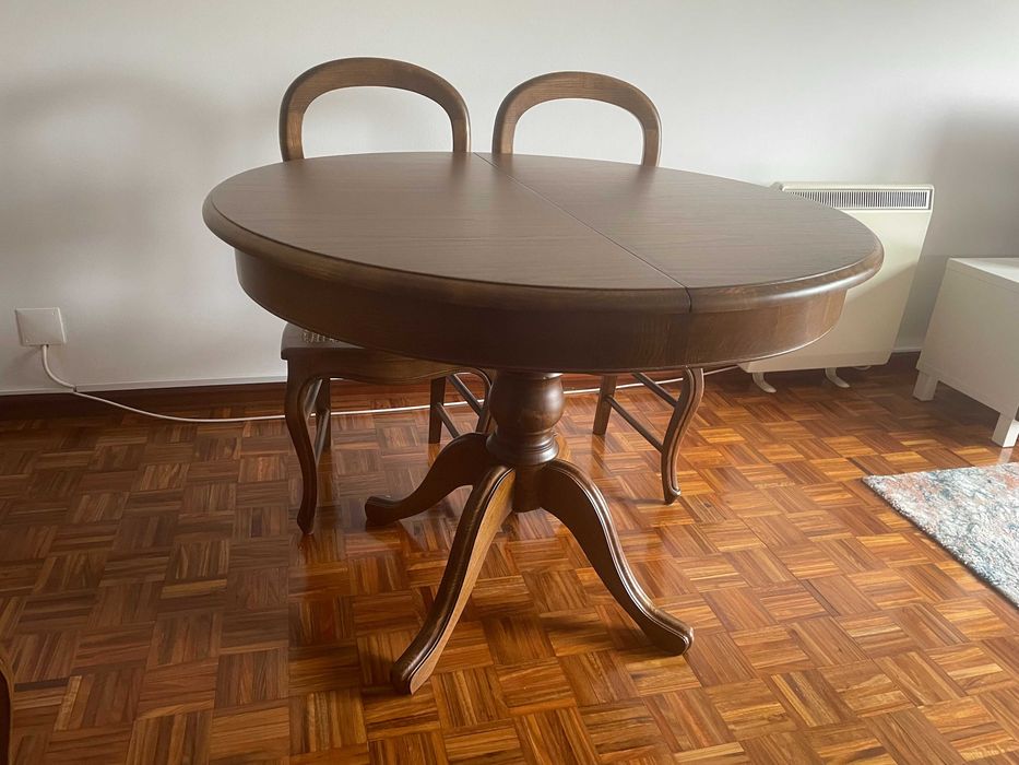 Mesa de jantar com 4 cadeiras