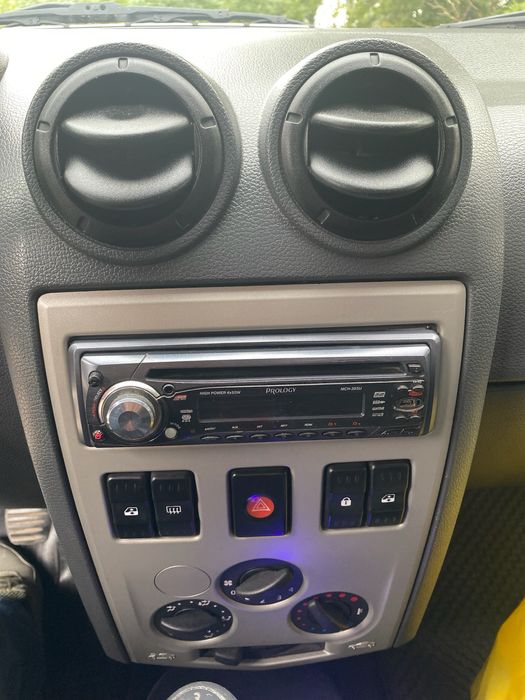 Dacia Logan 2008.   1.4 бензин