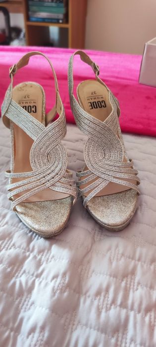 Sandálias prateadas