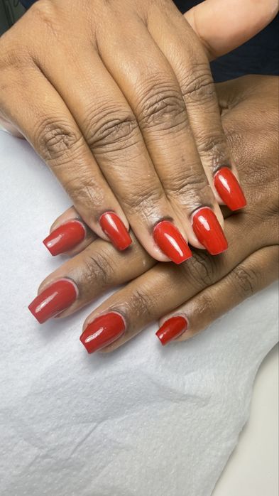 Serviço de unhas de gel e gelinho
