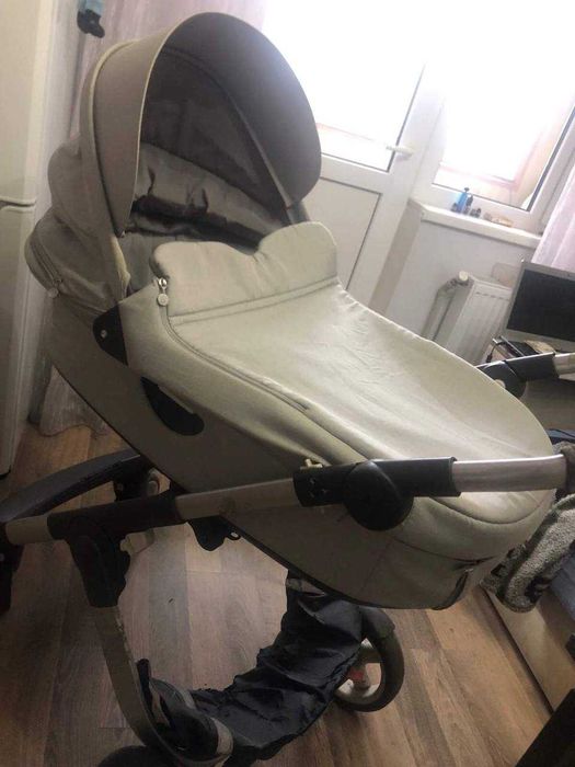 Дитяча коляска .