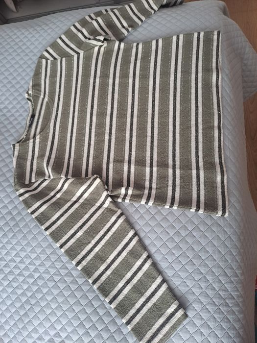 Sprzedam sweter w zielone pasy