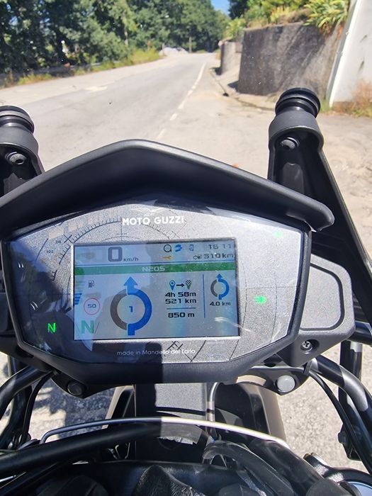 Moto Guzzi V855TT
