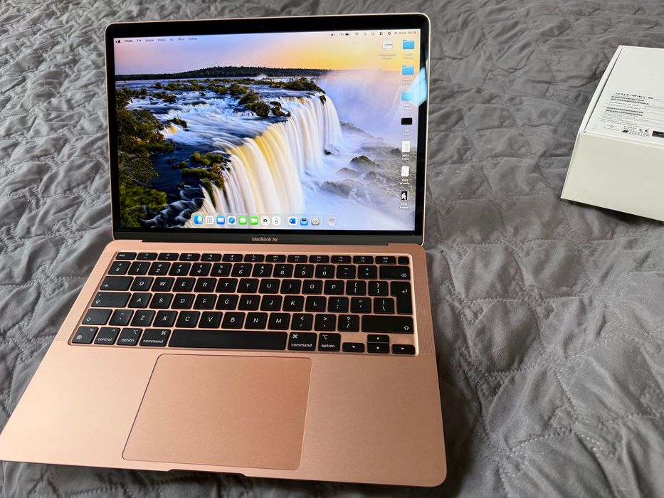 Złoty MacBook Air M1 A2337 • Bardzo Dobry Stan • Bateria 85% kupiony w Polsce