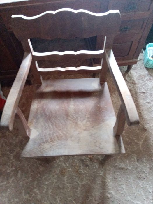 Secretária e cadeira antiga