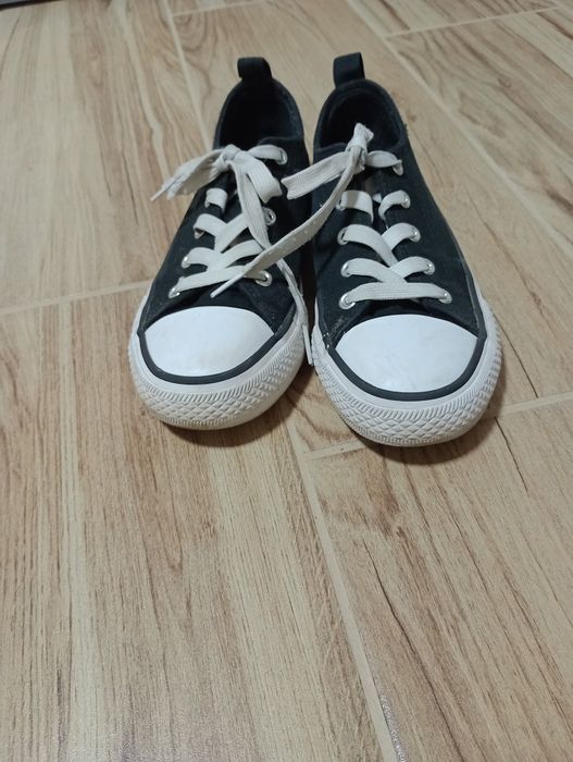Продам кеди 40 розмір