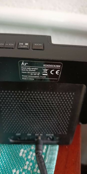 Dock станція з годинником, будильником , AUX i FM radio