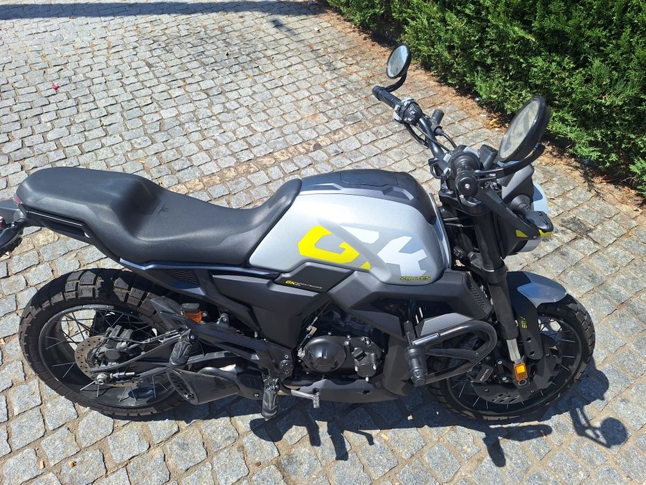 Zontes 125 GK – Estilo, Potência e Economia numa só moto!"*