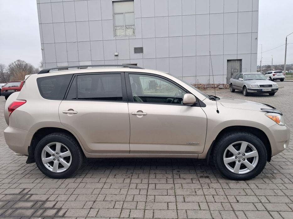 Продам Toyota  RAV 4. 3.5 мотор