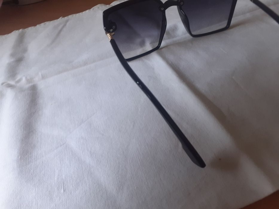 Óculos de sol novos