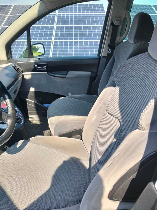 Автомобіль Пежо 807