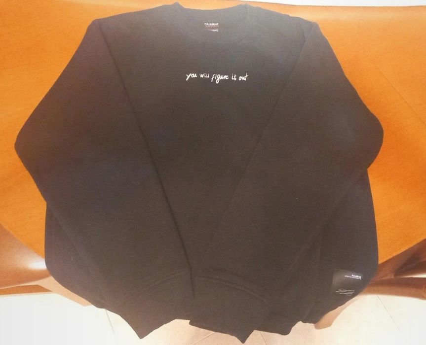 Camisola preta com frases pull and bear