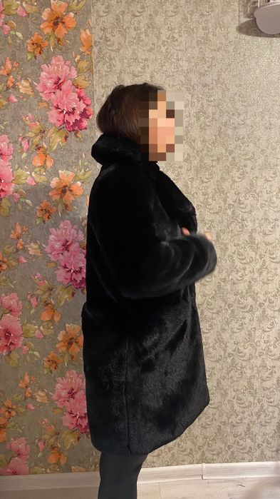 Шубка искусственная черная amisu