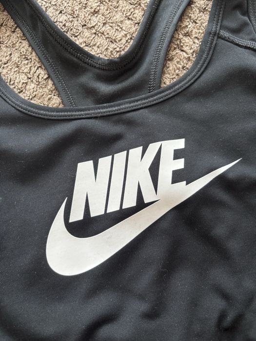 Спортивний топ Nike