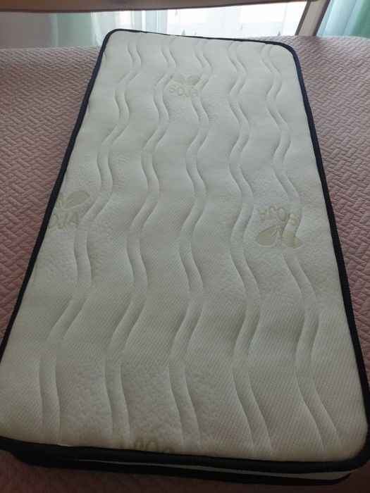 Colchão ortopédico para cama bebé - impecável - oferta de edredão