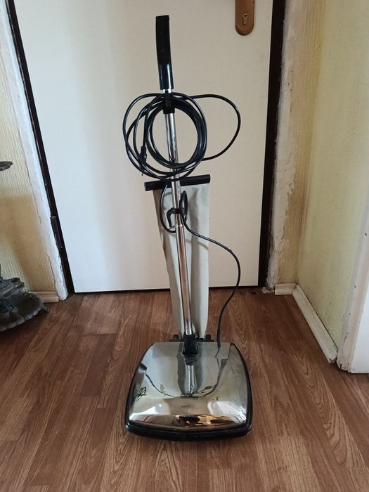 Máquina de encerar e polir