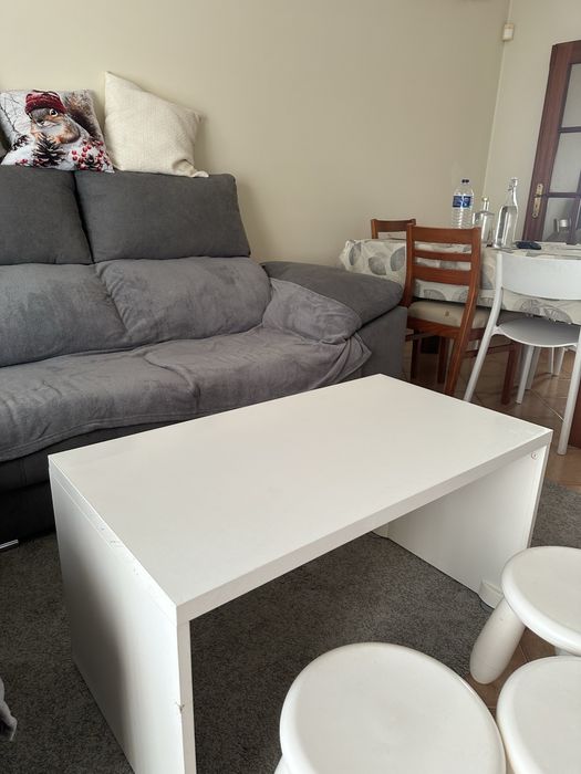 Mesa IKEA de apoio (com/sem bancos)