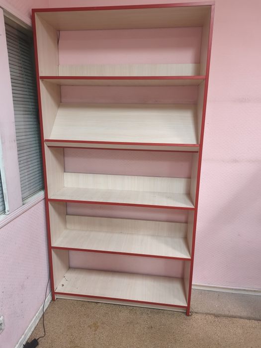 Продам меблі для магазину.
