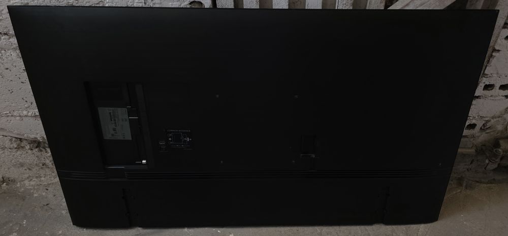 Potłuczony telewizor Samsung UE50AU8002