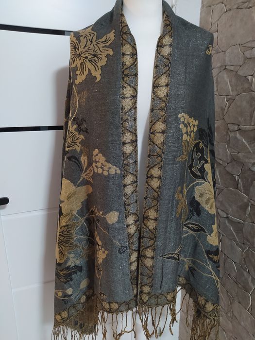 Cashmere. Kaszmirowy szal damski.