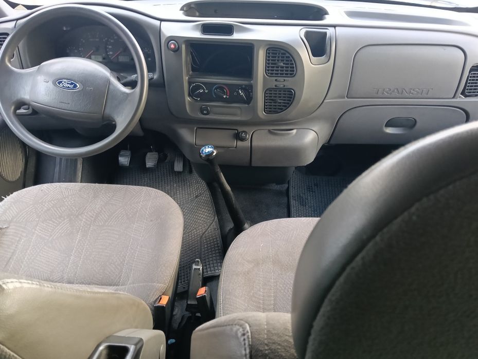 Trata-se Ford Transit 2006