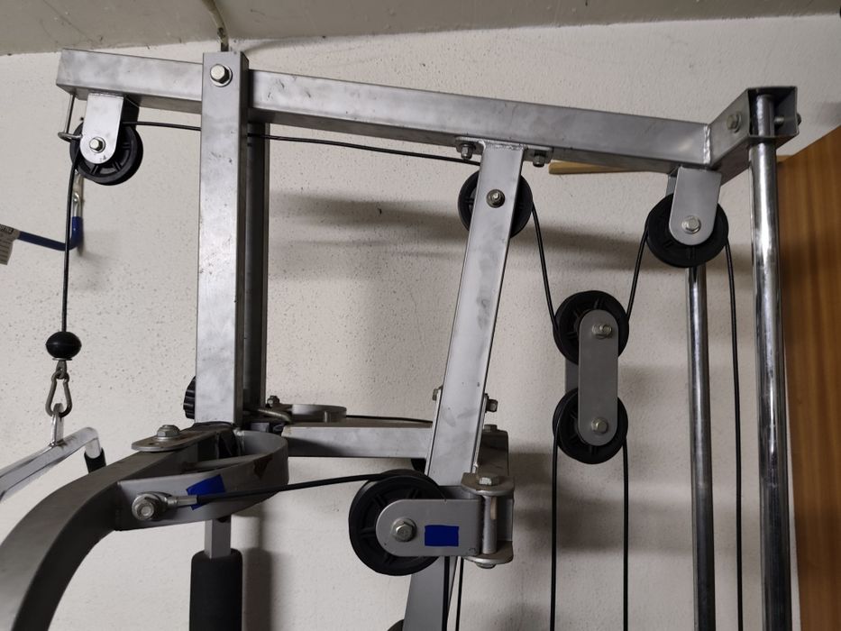 Máquina de musculação multifoçoes