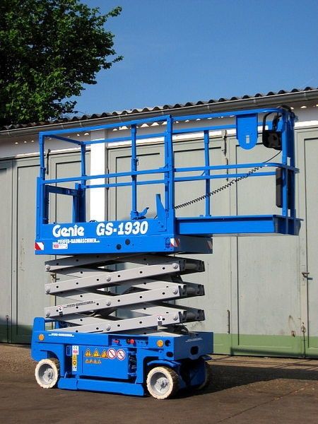 Podnośnik Nożycowy podest do prac na wysokosci- wynajem genie 1930