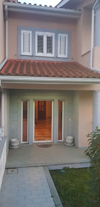 Aluga-se Moradia em banda