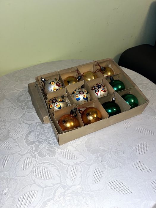 Szklane bombki choinkowe z okresu PRL, ręcznie malowane