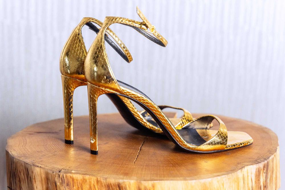 Robin 105 Lace Sand Złote sandały Saint Laurent r.37,5