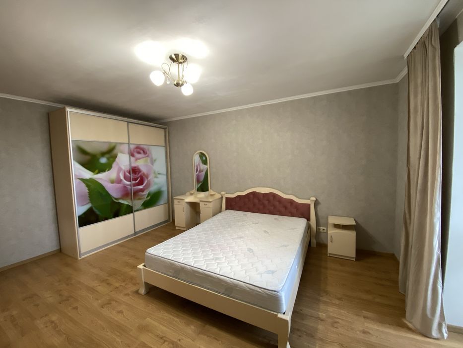 Здам велику однокімнатну квартиру  в центрі Гостомеля, біля школи,газ