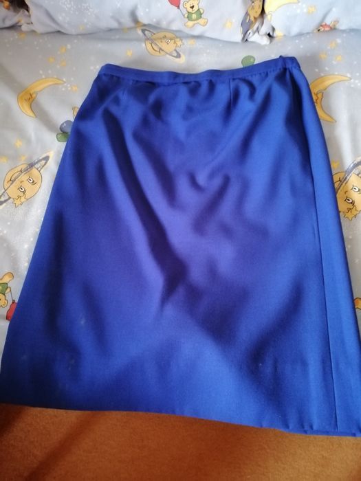 Fatos azul e preto L, saia cinza XL